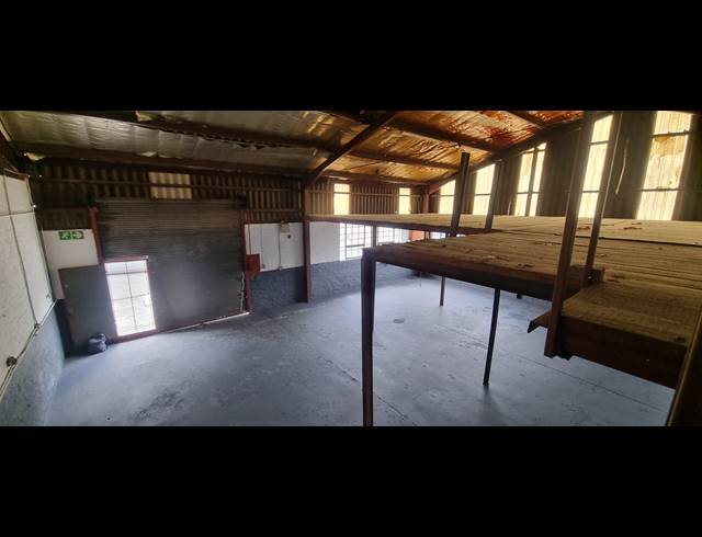 260M² OFFICE TO LET IN QUEENSMEAD INDUSTRIA